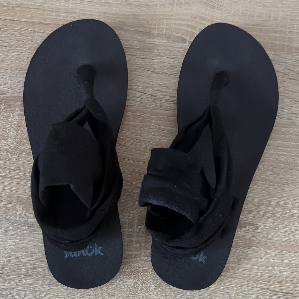 Sanuk Black Casual Sandals